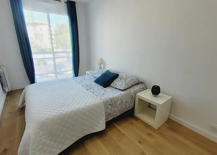 Spacieux T4 Renove En Plein Coeur De Ideal Pour Des En Famille Lejlighed Hyères